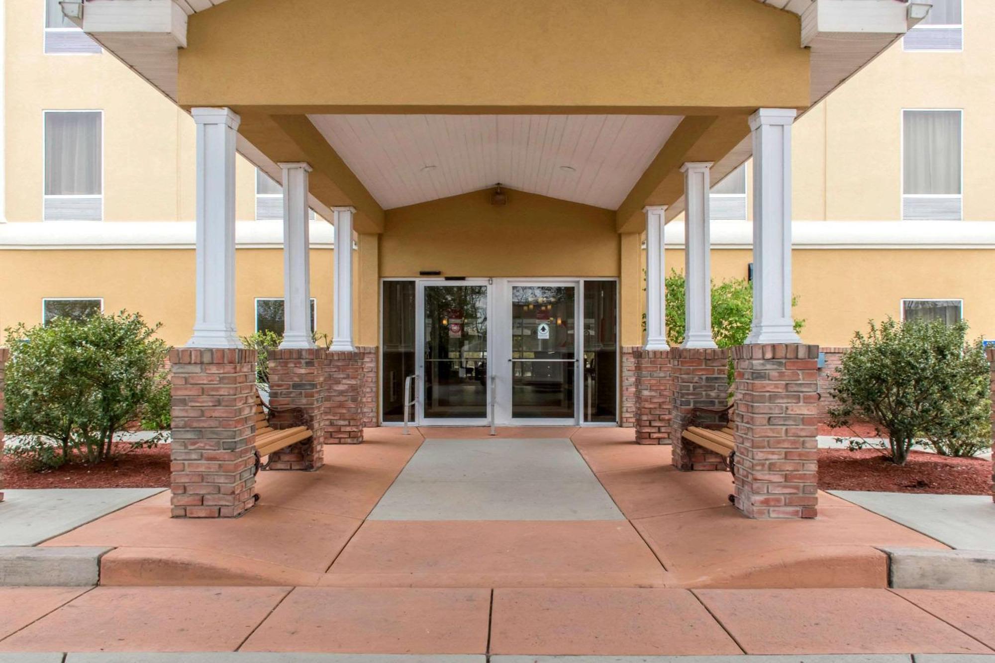 Hotel Comfort Near Montage Mountain